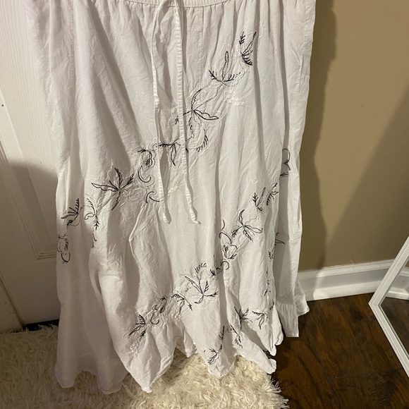 Maxi white skirt - Picture 2 of 2